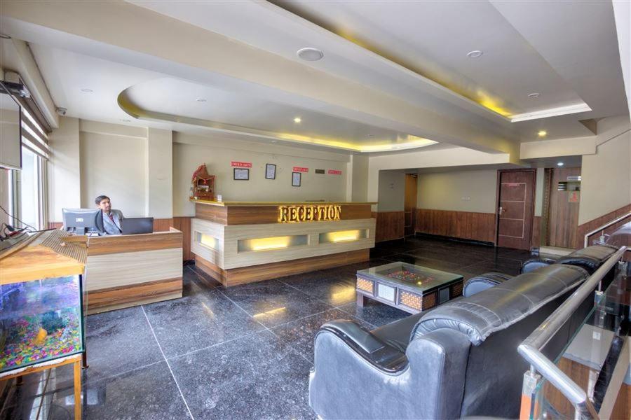 Hotel Neelam Manali Near Volvo Bus Stand Manali Kültér fotó